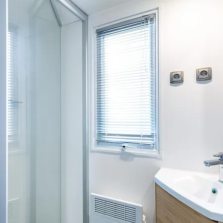 مكان تخييم Mobil Home, Piscine Chauffee, Toboggan, Acces Direct - 3 6 Personnes لا توربال